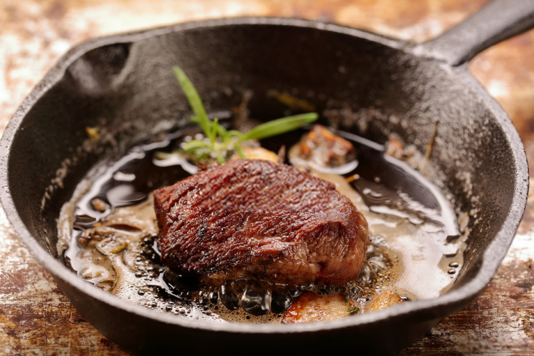 Cast iron vs stainless steel steak: What does steak taste like on ...